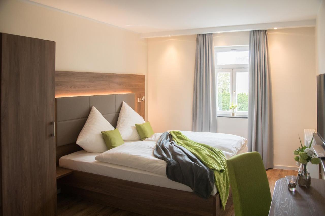 Landgasthof-Hotel Zur Linde Großenlüder Buitenkant foto