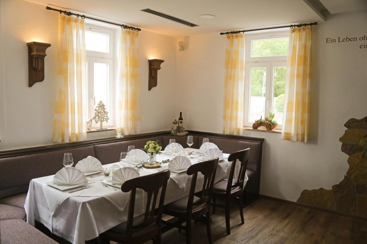 Landgasthof-Hotel Zur Linde Großenlüder Buitenkant foto
